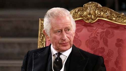 Charles III ému aux larmes aux côtés de Camilla : leur première visite bouleversante au Parlement