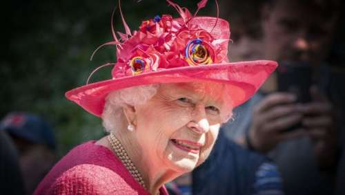 Elizabeth II : cette raison cachée pour laquelle elle sortait son rouge à lèvre en public