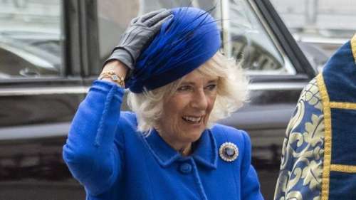 Camilla Parker Bowles : cet accessoire fétiche d'Elizabeth II qu'elle ne quitte plus