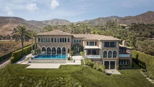 Cher : découvrez l'intérieur de son époustouflante demeure de Malibu en vente à 75 millions de dollars (Photos)