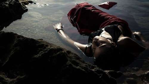 Bretagne : le corps d'une femme en chaussettes découvert dans une rivière, son calvaire visible sur son corps