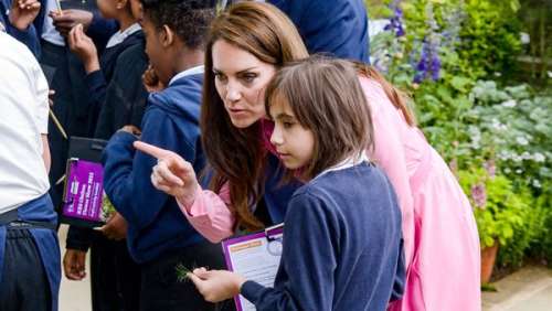 Kate Middleton : en pleine discussion avec des enfants, elle donne d'adorables détails sur son fils Louis