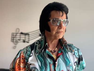 L’artiste hommage québécois prêt pour le concours ultime d’Elvis Presley à Memphis