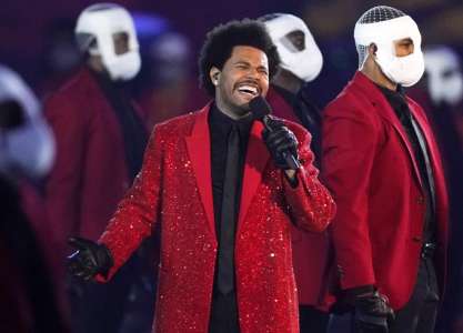 The Weeknd termine le spectacle à guichets fermés en Californie à mi-parcours après avoir perdu la voix
