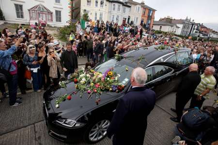 Funérailles de Sinéad O’Connor: des milliers de personnes se rassemblent pour pleurer le chanteur en Irlande – National
