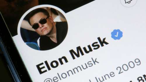 Elon Musk a acheté Twitter pour 44 milliards de dollars, alors maintenant ses utilisateurs veulent quitter ou économiser sa valeur