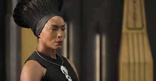 La star de Wakanda Forever, Angela Bassett, brise le silence sur la perte des Oscars