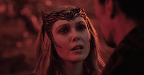 Les photos de “Doctor Strange” révèlent un nouveau regard sur Elizabeth Olsen dans le rôle de la sorcière écarlate