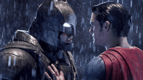 Le réalisateur de “Justice League”, Zack Snyder, ne voulait pas faire de “propagande” avec Batman et Superman