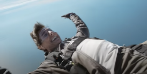 Regardez: Tom Cruise saute de l’avion dans la promo “Mission Impossible: Dead Reckoning”