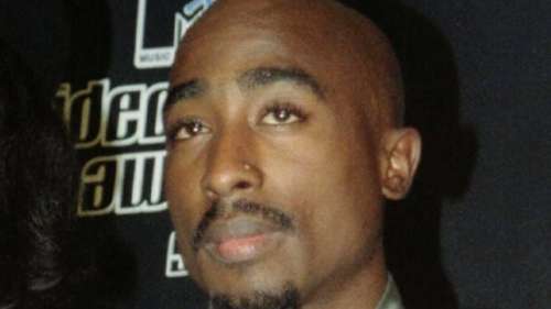 La police de Las Vegas a perquisitionné le domicile d’un témoin de la fusillade de Tupac Shakur, révèle un mandat