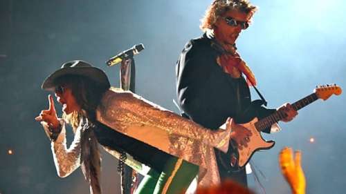 Le leader d’Aerosmith Steven Tyler accusé d’avoir agressé sexuellement une femme alors qu’elle était adolescente dans un nouveau procès