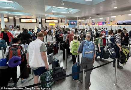 Les passagers «s’évanouissent» à l’aéroport de Gatwick alors que les retards les laissent coincés «sans climatisation»