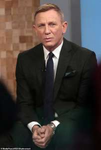 Daniel Craig appelle à mettre fin à l’utilisation des bombes à fragmentation “brutales et barbares”