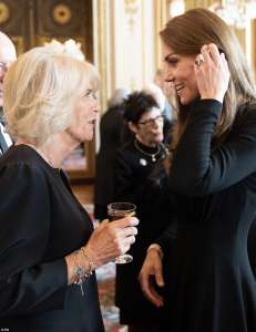 Kate et Camilla déjeunent au palais de Buckingham avec Charles pour les gouverneurs généraux du Commonwealth