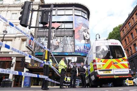 Mohammed Rahman accusé de tentative de meurtre après que des policiers du Met aient été poignardés dans le centre de Londres