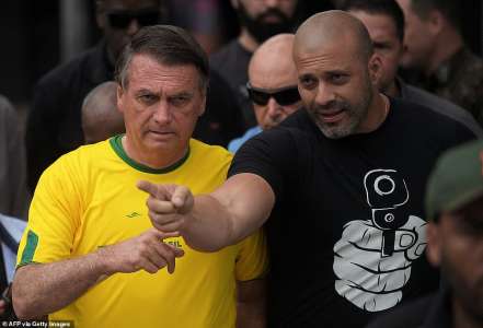 Les Brésiliens se rendent aux urnes alors que l’extrême droite Jair Bolsonaro s’accroche au pouvoir même s’il perd