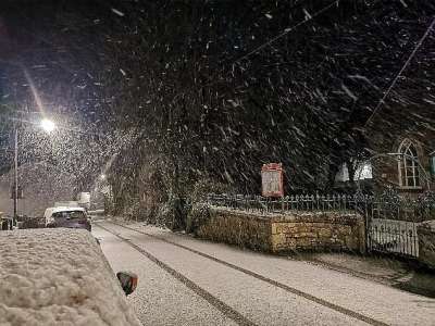 Les blizzards battent la Grande-Bretagne: la neige provoque le chaos dans le sud-ouest