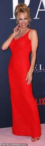 Pamela Anderson, 55 ans, enfile une robe rouge chaude lors de la première à Los Angeles de son documentaire révélateur sur Netflix