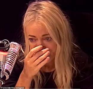 Jackie ‘O’ Henderson au bord des larmes alors qu’elle perd une bague en diamant rose de 250 000 $ au BEACH
