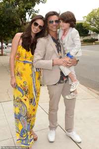John Stamos, 59 ans, pose avec sa femme Caitlin McHugh, 37 ans, et son fils Billy, cinq ans