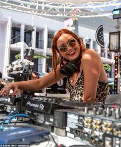 “ Pire pour l’usure ” Radio 1 DJ Arielle Free est suspendue après avoir été expulsée des ondes et lui a dit de “ respecter un peu ” après avoir dit à l’hôte que son choix de musique était mauvais lors de l