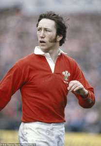 La légende du rugby gallois JPR Williams – qui a participé aux tournées triomphales historiques des Lions en Nouvelle-Zélande en 1971 et 1974 en Afrique du Sud – est décédée à l’âge de 74 ans.