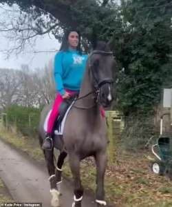 Katie Price « gâte sa fille Bunny avec un nouveau cheval » malgré une double faillite après avoir omis de payer plus de 750 000 £ d’impôts impayés