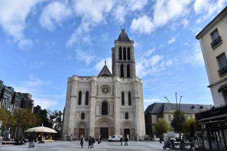 Des statues de la basilique de Saint-Denis dégradées par un vandale