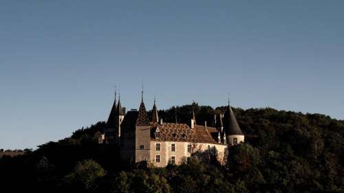 Au procès du château de La Rochepot, la provenance de l'argent en question