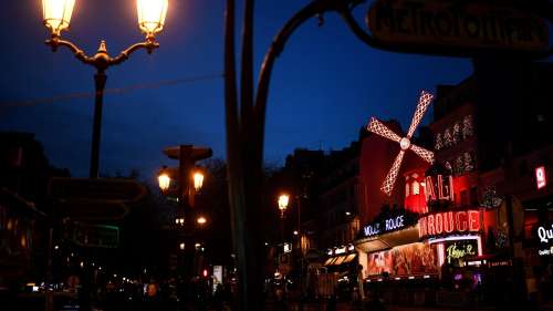 La mairie de Paris demande au Moulin Rouge de ne plus utiliser de serpents dans ses spectacles