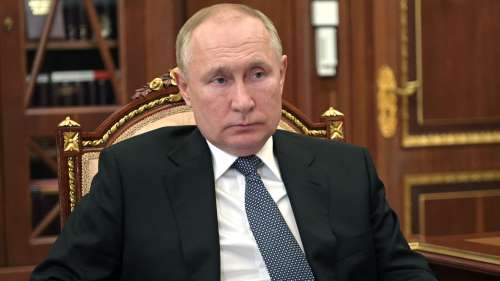 Vladimir Poutine compare les sanctions visant le monde culturel russe aux autodafés des nazis