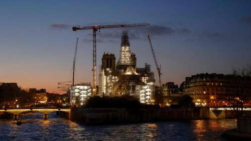 Notre-Dame de Paris retrouve la silhouette de sa flèche
