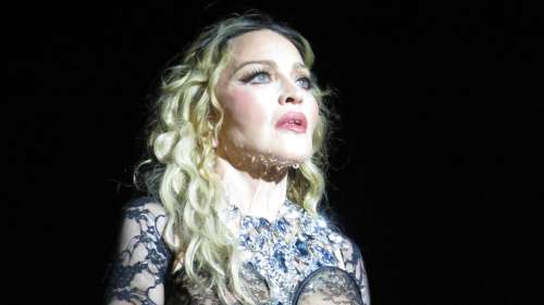 Madonna contrainte de retirer le chanteur Luther Vandross de son hommage aux artistes morts du sida