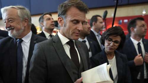 Emmanuel Macron improvise une visite au Festival du livre de Paris