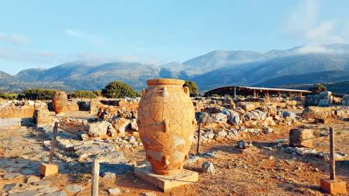 Pillage «touristique» et dérèglement climatique en Crète : les vestiges d'un port minoen vont-ils redisparaître ?