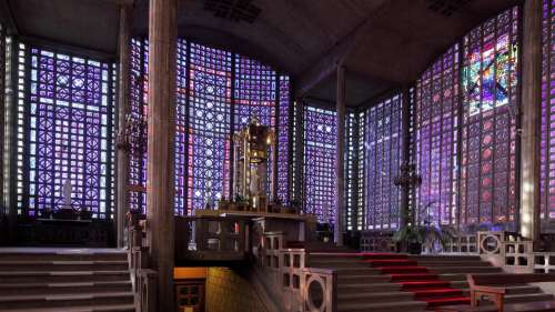 Patrimoine religieux: qui sauvera les églises du XXe siècle, en mal de financement pour leur restauration?