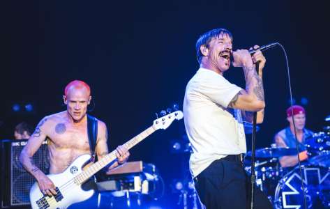 Les Red Hot Chili Peppers en concert au Stade de France en juillet 2022