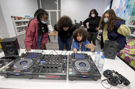 Les femmes DJ tunisiennes cherchent à s'imposer dans un milieu d'hommes