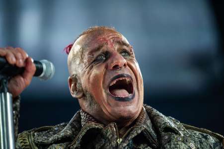 Accusations d’agressions sexuelles contre le chanteur de Rammstein : le parquet de Berlin met fin à l’enquête