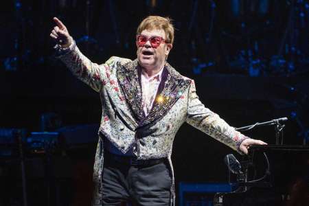 Elton John, atteint du Covid-19, annule deux concerts aux États-Unis