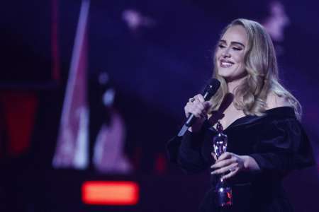 Adele triplement sacrée aux Brit Awards, pour la première fois sans catégories genrées