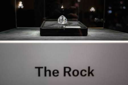 Pas de record pour «The Rock», un gros diamant blanc, adjugé seulement 18,6 millions de francs suisses