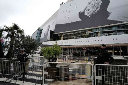 «Cherche billets»: à Cannes le marché noir des accès aux soirées et projection explose