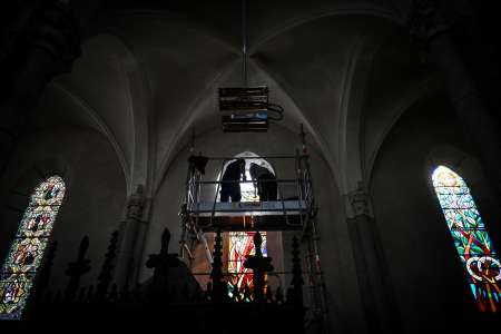 Les vitraux du Père Ribes, prêtre accusé de pédocriminalité, retirés d'une église