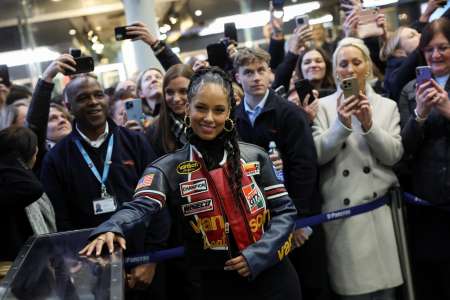 Alicia Keys donne un concert surprise à la gare de Saint-Pancras à Londres