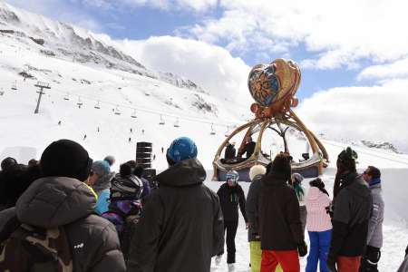 «La montagne n'est pas à vendre» : à l'Alpe d'Huez, l'impact écologique du festival Tomorrowland winter critiqué