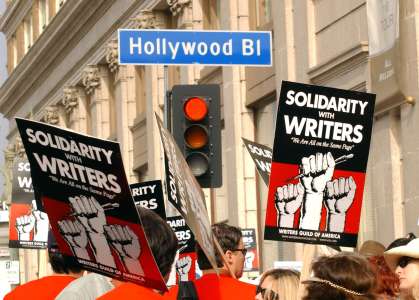 À Hollywood, les scénaristes sont en grève faute d'accord sur leur rémunération