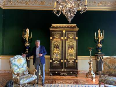 À la galerie Kugel, la reconstitution magique du salon vert de l'Hôtel D'Ourrouer d'Hubert de Givenchy.