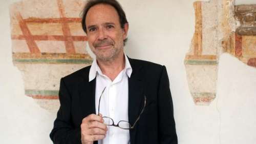 «Une position d'enfant gâté» : Marc Lévy sermonne Nicolas Bedos après ses propos sur le port du masque